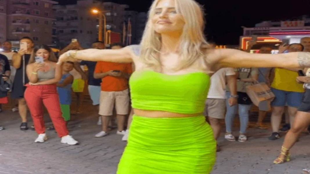 Çılgın Dondurmacı bu sefer sınırı fena aştı! Mini elbiseli müşterisinin kalça dansı şoke etti: Kolundan tuttuğu gibi... 4